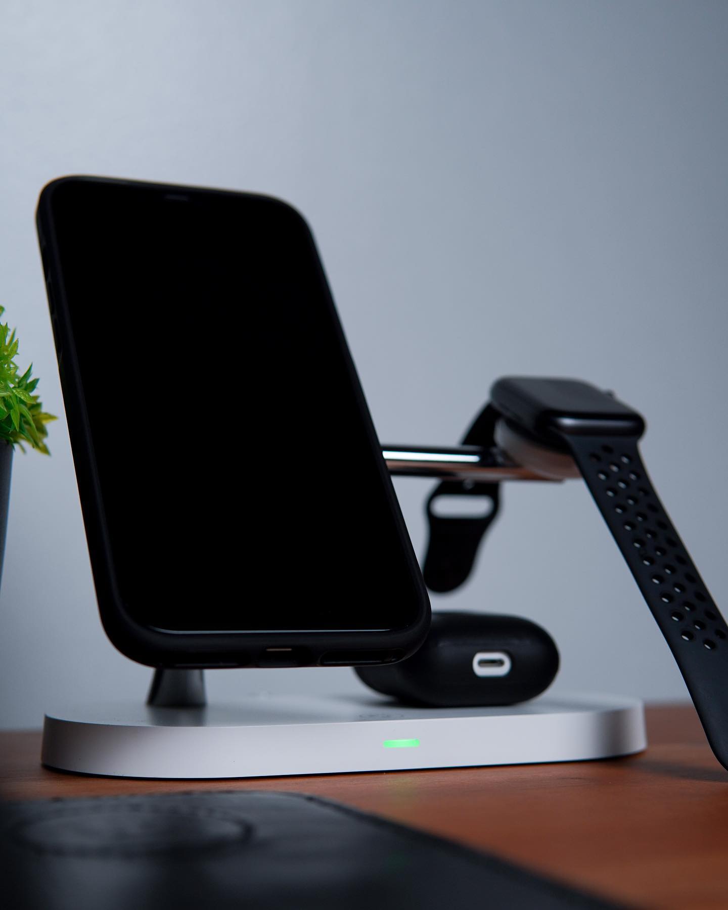 ZEERA 5-in-1 Desktop MagSafe Ladeständer für iPhone & AirPods & Apple Watch