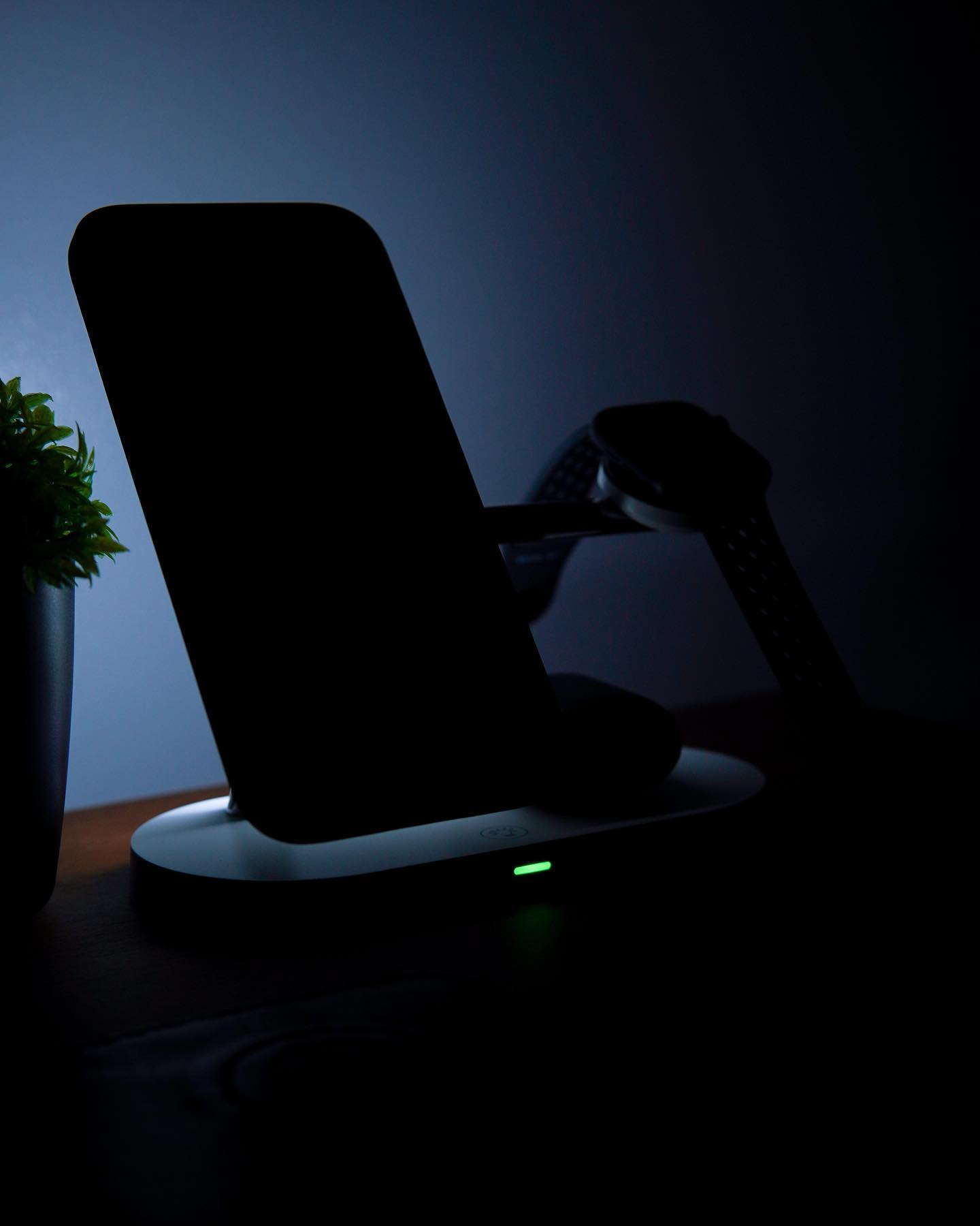 ZEERA 5-in-1 Desktop MagSafe Ladeständer für iPhone & AirPods & Apple Watch