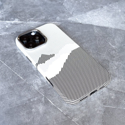 ZEERA MagPixel Pro: 印象的なピクセルマウンテンデザインのプレミアムマグセーフケース