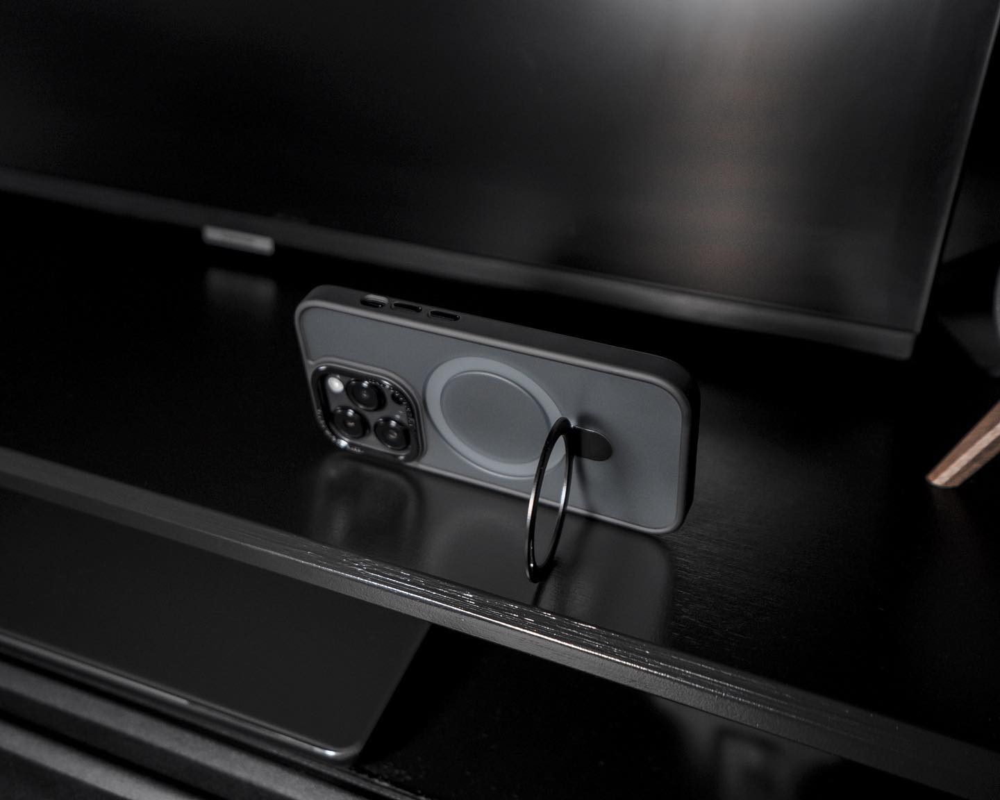 ZEERA MagStand Pro：リングホルダー付き最高の MagSafe キックスタンドケース