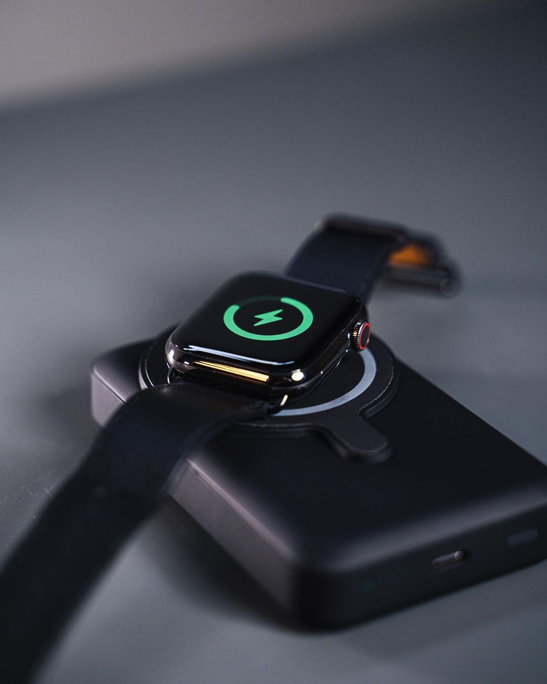 ZEERA MagVolt Gen4：Apple Watch、iPhone、AirPods対応 世界初の10,000mAh 折りたたみ式 MagSafe バッテリーパック