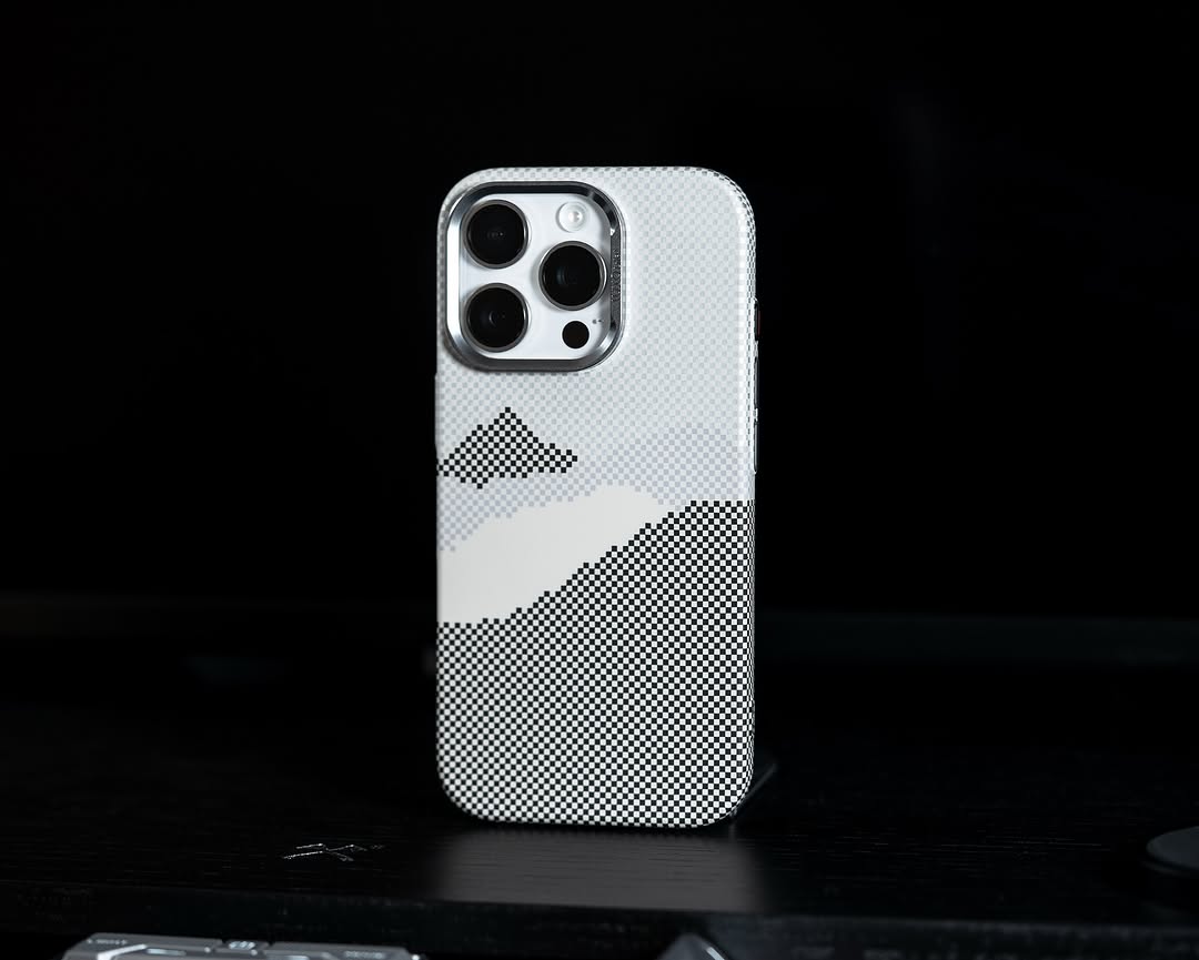 ZEERA MagPixel Pro: 印象的なピクセルマウンテンデザインのプレミアムマグセーフケース